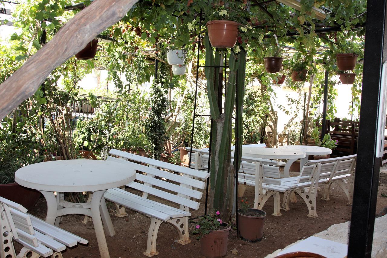 Kasgar Court Hotel Agia Varvara Exterior photo